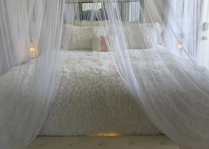 Peaceful Upstairs Oasis
